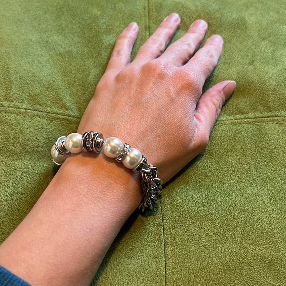 Premier Designs Pearl and Chain bracelet - Picture 4 of 5